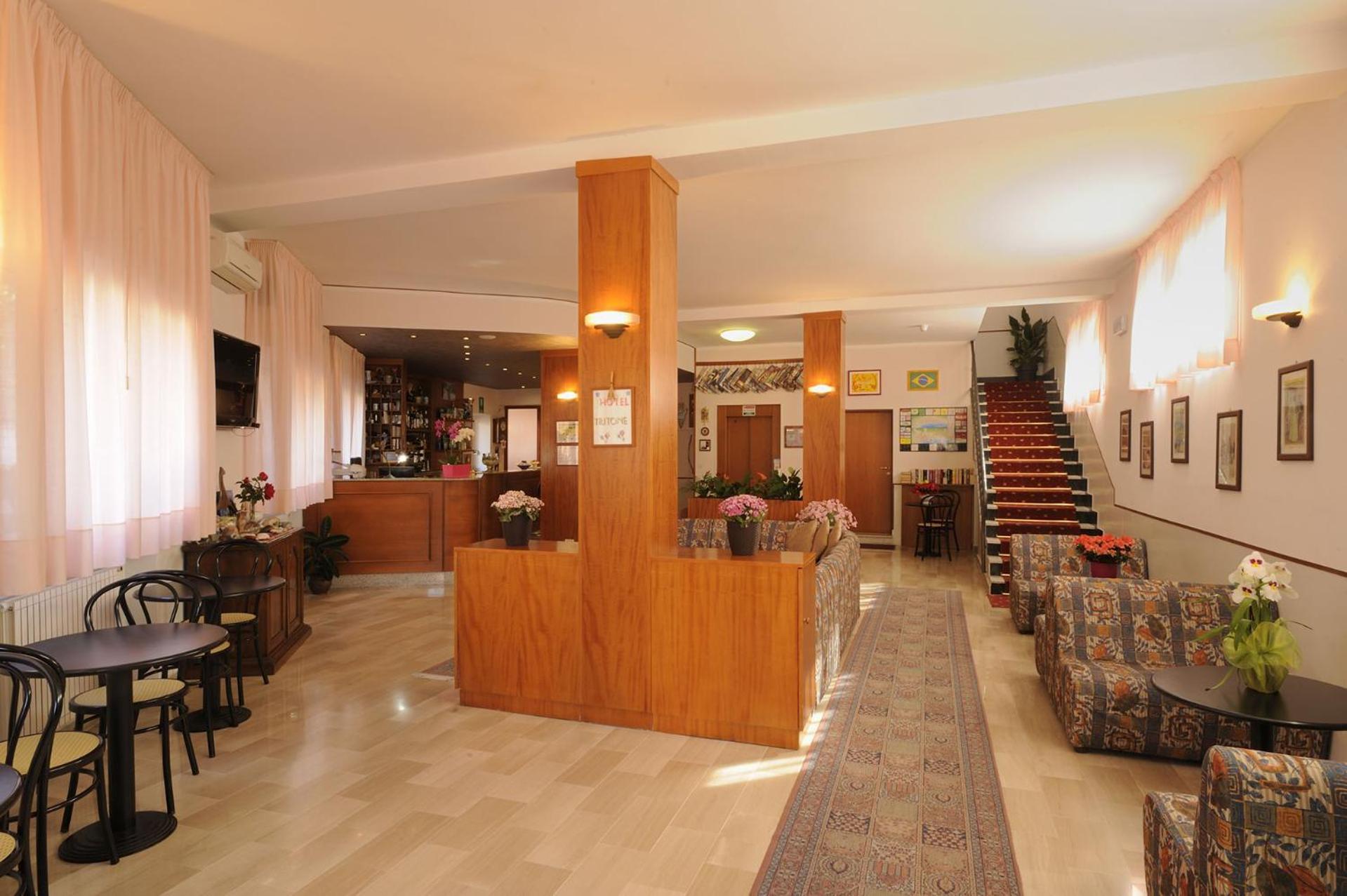 Hotel Tritone 라이구에글리아 외부 사진