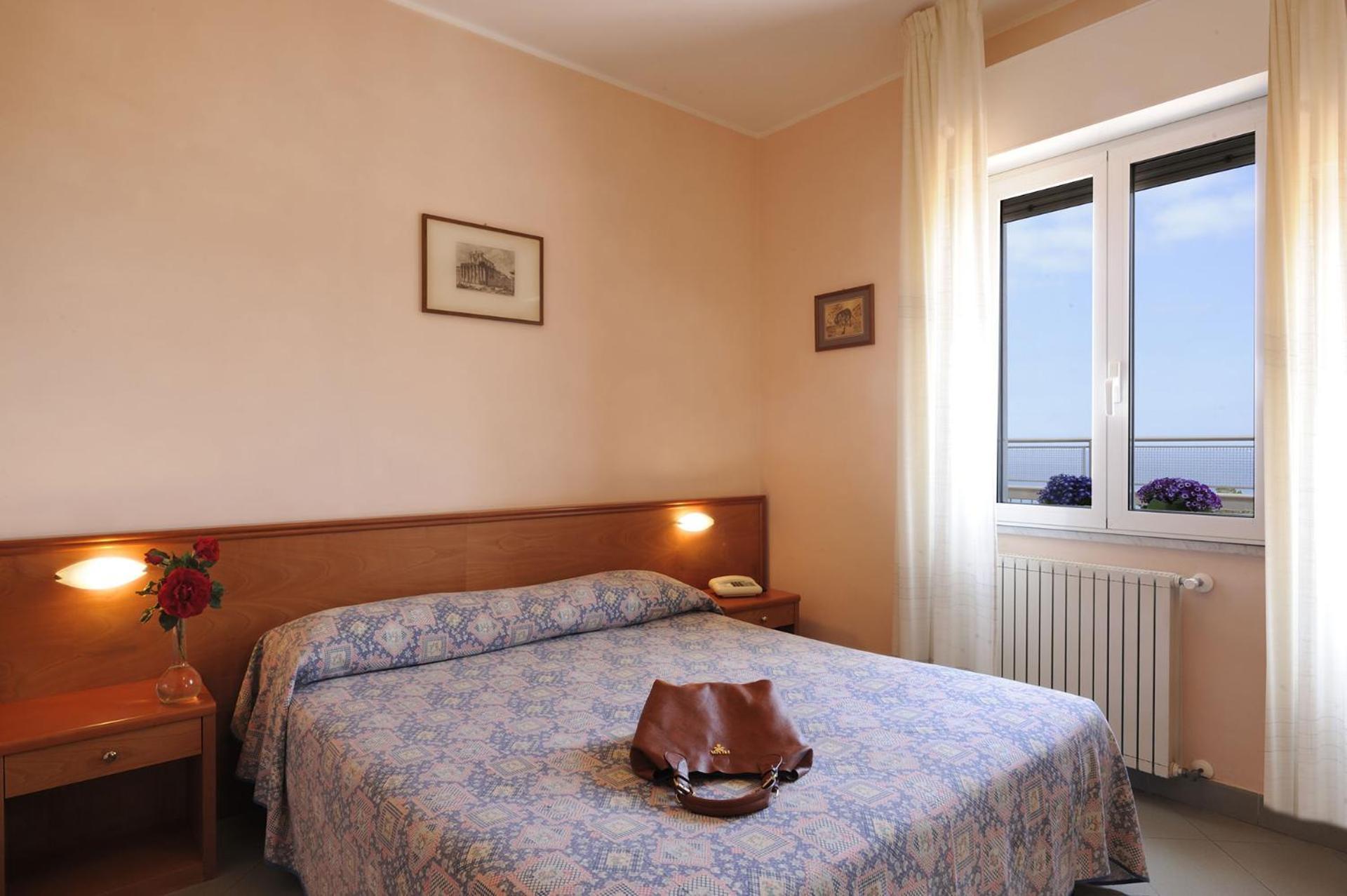 Hotel Tritone 라이구에글리아 외부 사진
