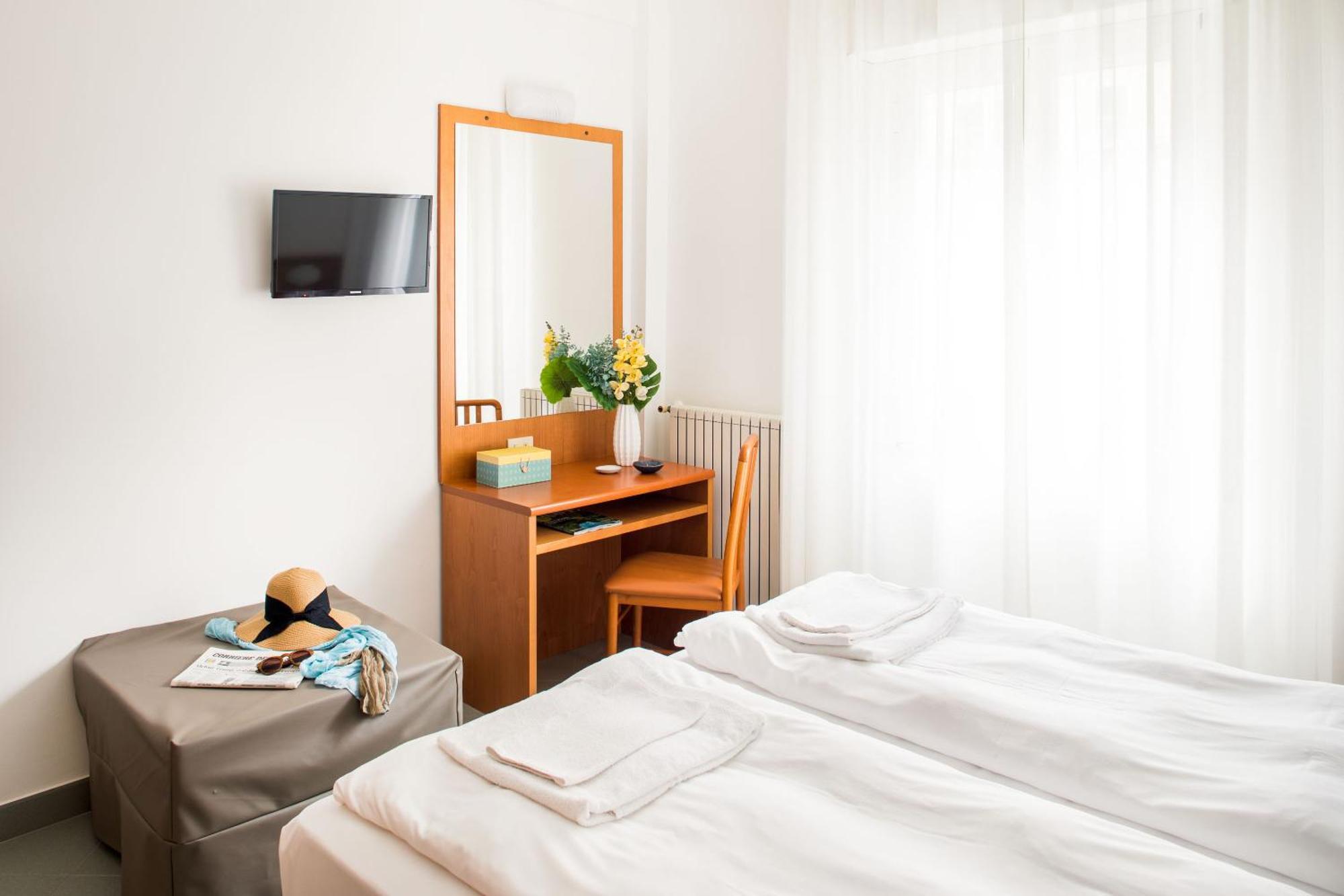 Hotel Tritone 라이구에글리아 외부 사진