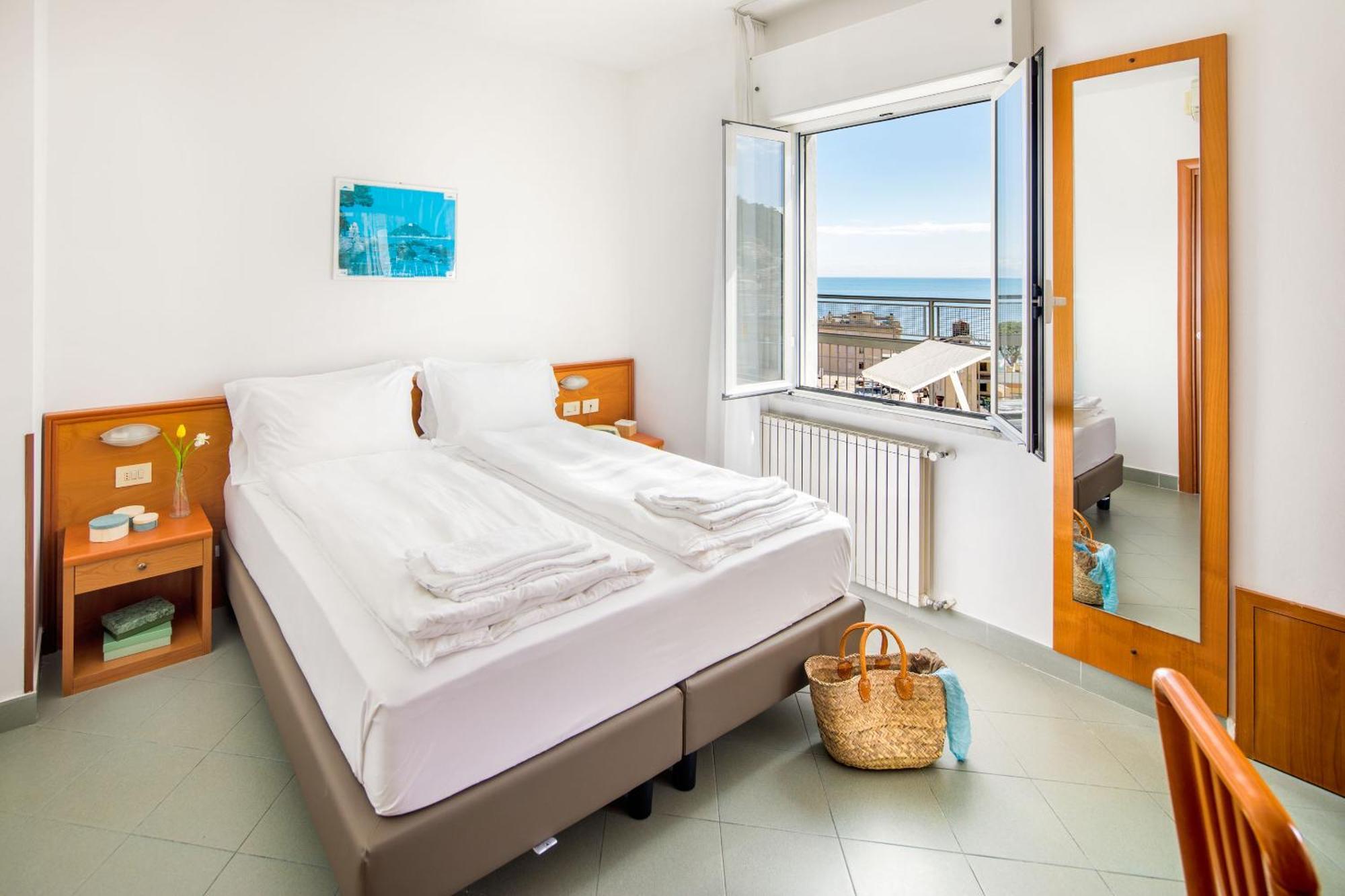 Hotel Tritone 라이구에글리아 외부 사진