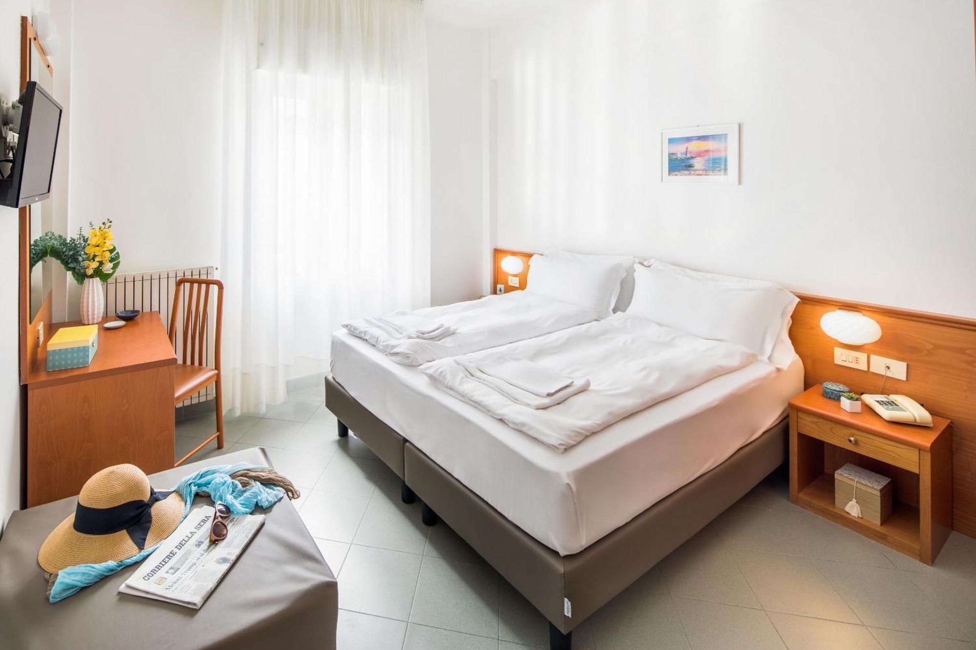 Hotel Tritone 라이구에글리아 외부 사진
