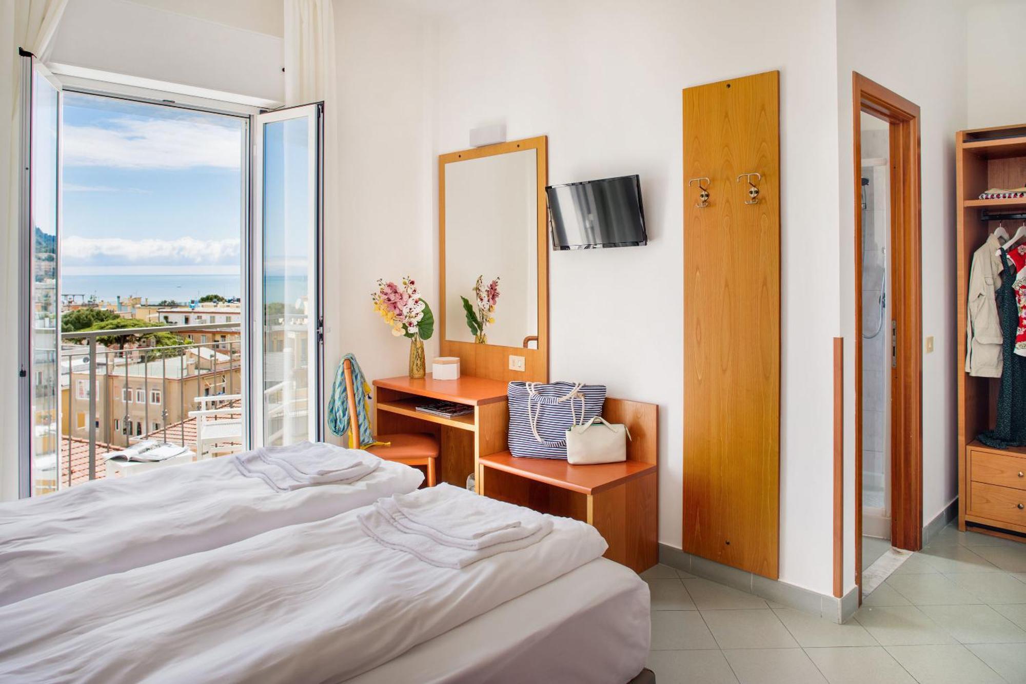 Hotel Tritone 라이구에글리아 외부 사진