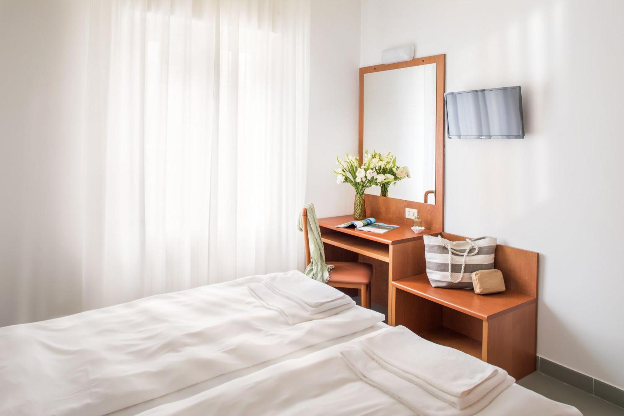 Hotel Tritone 라이구에글리아 외부 사진