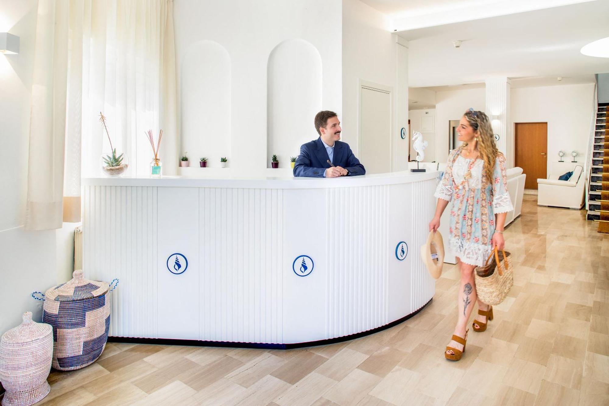Hotel Tritone 라이구에글리아 외부 사진