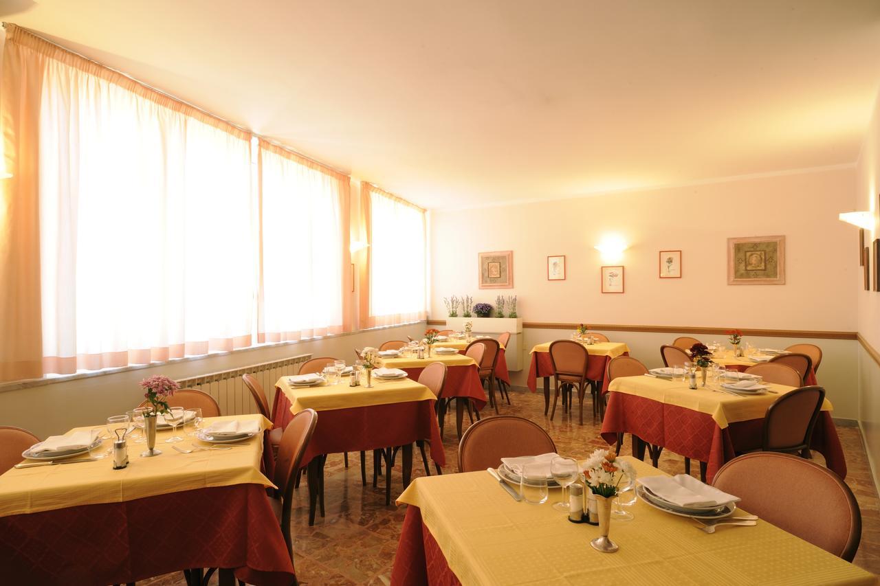 Hotel Tritone 라이구에글리아 외부 사진