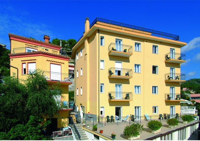 Hotel Tritone 라이구에글리아 외부 사진